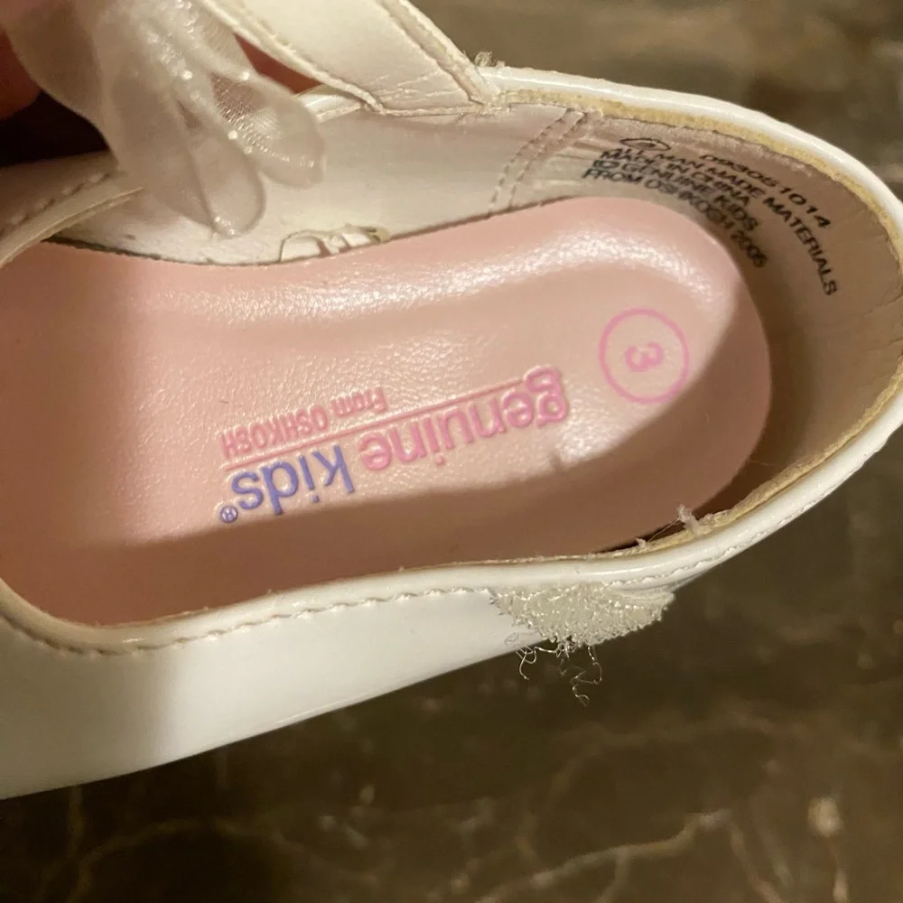 Osh Kosh White Patent‎ Mary Janes size 3